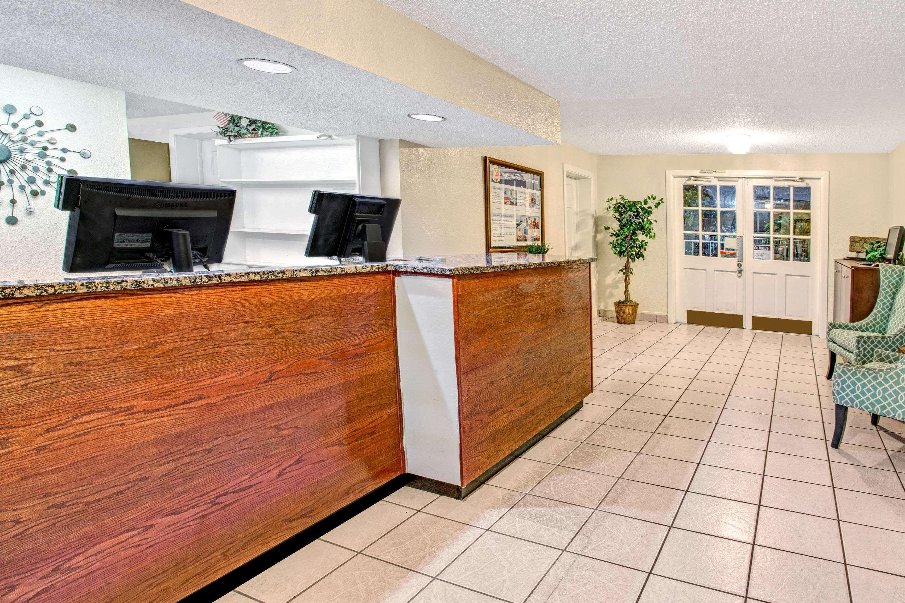 Super 8 By Wyndham Kissimmee Motel Exterior photo