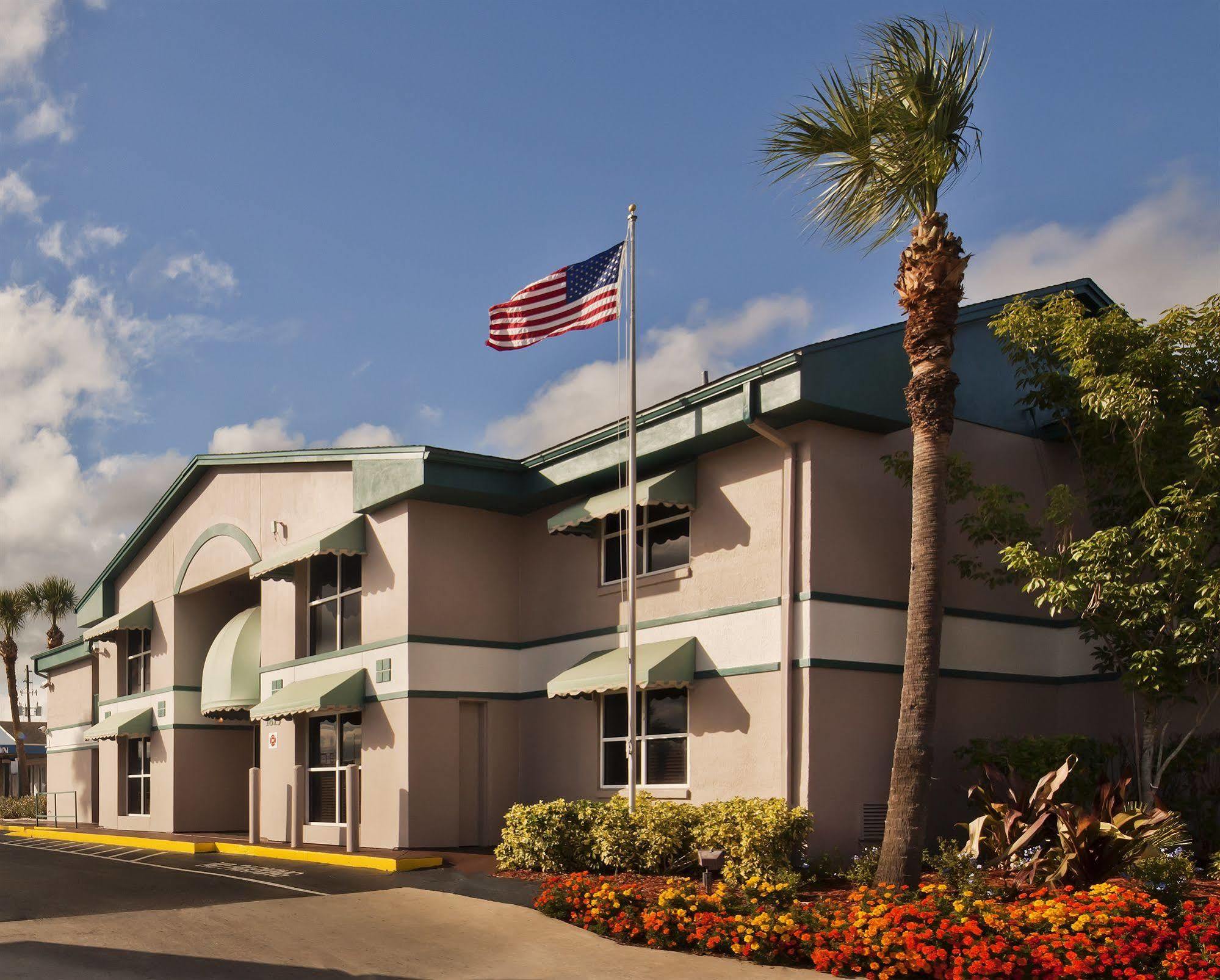 Super 8 By Wyndham Kissimmee Motel Exterior photo